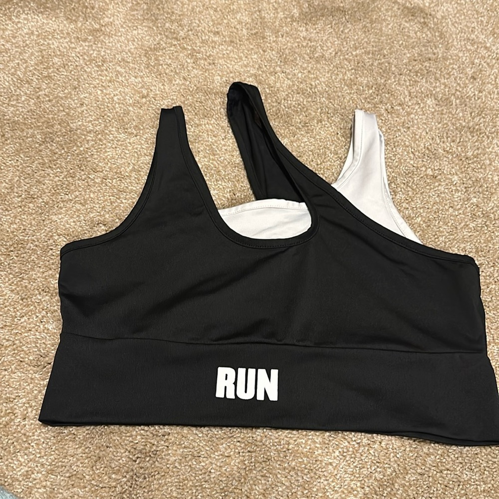 Lightweight sports bra